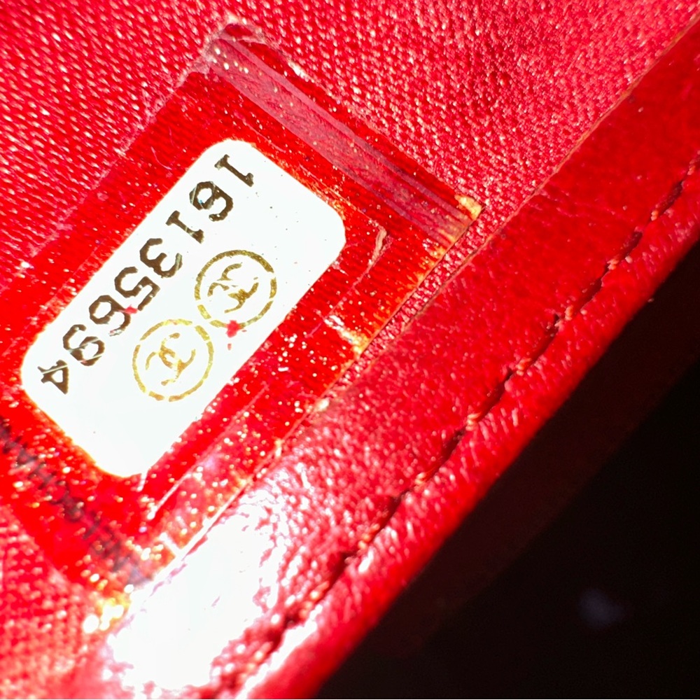Chanel Lambskin Camellia Embossed wallet - Picture 16 of 16